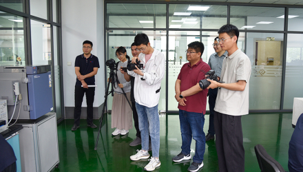 A group of media units from Shandong Radio and Television Station visited Chunguang Technology Group for interview and research