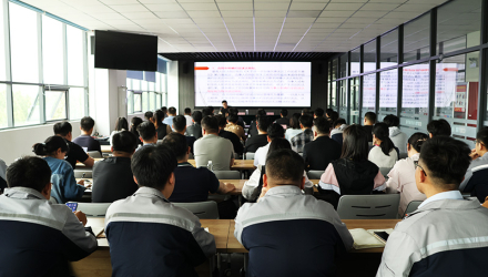 Using Law as a Shield to Enhance Literacy | Linyi High tech Zone Court Holds Rule of Law Lecture Event at Chunguang Technology Group